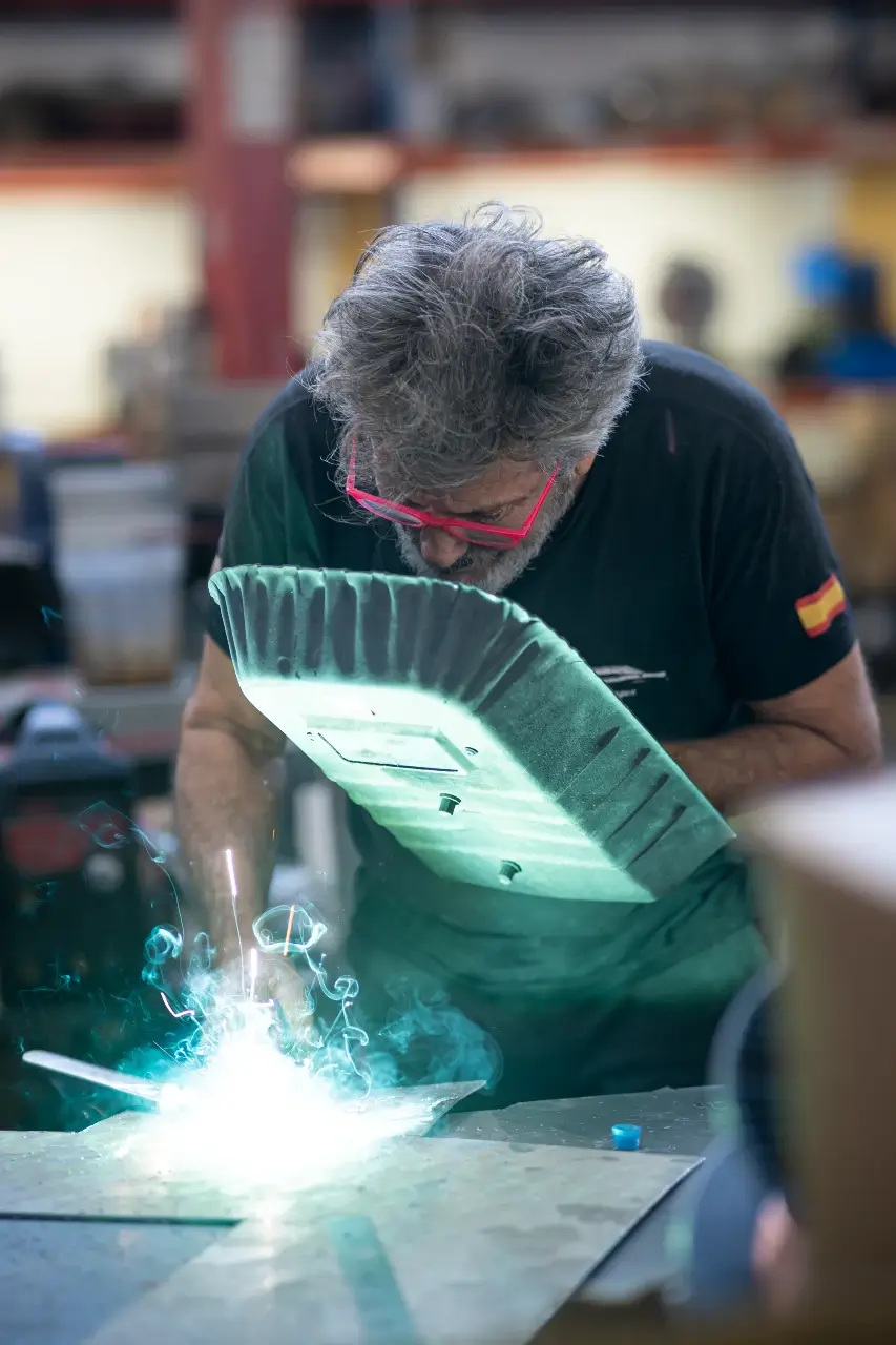 trabaja-con-nosotros-jjdluxe-garage-restauracion-coches-clasicos-españa trabaja-con-nosotros-grupo-comercial-tabarca-almacen-distribucion-bebidas-alimentacion-alicante