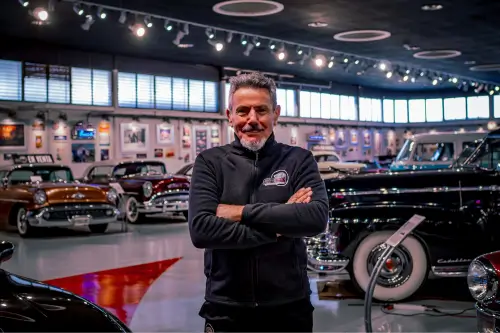 autos-antiguos-coches-clasicos-restauracion-venta-jjdluxe-garage-ibi-alicante-jose-raul-chapa-mecanica-equipo
