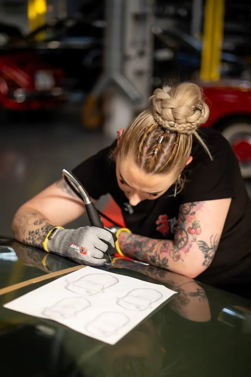 Boceto del diseño personalizado para Car Tattoo